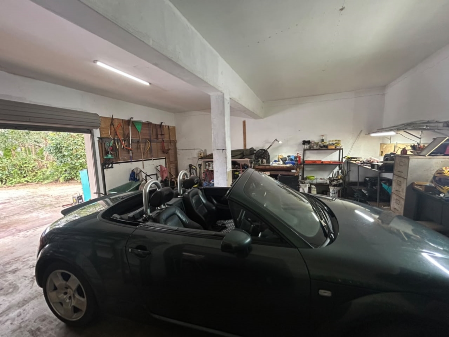 6 Bedroom Property for Sale in Leisure Bay KwaZulu-Natal
