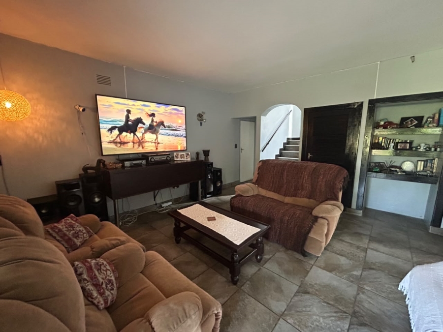 6 Bedroom Property for Sale in Leisure Bay KwaZulu-Natal
