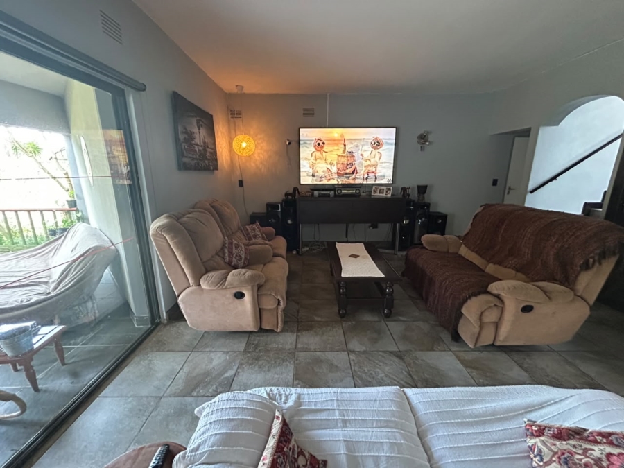 6 Bedroom Property for Sale in Leisure Bay KwaZulu-Natal