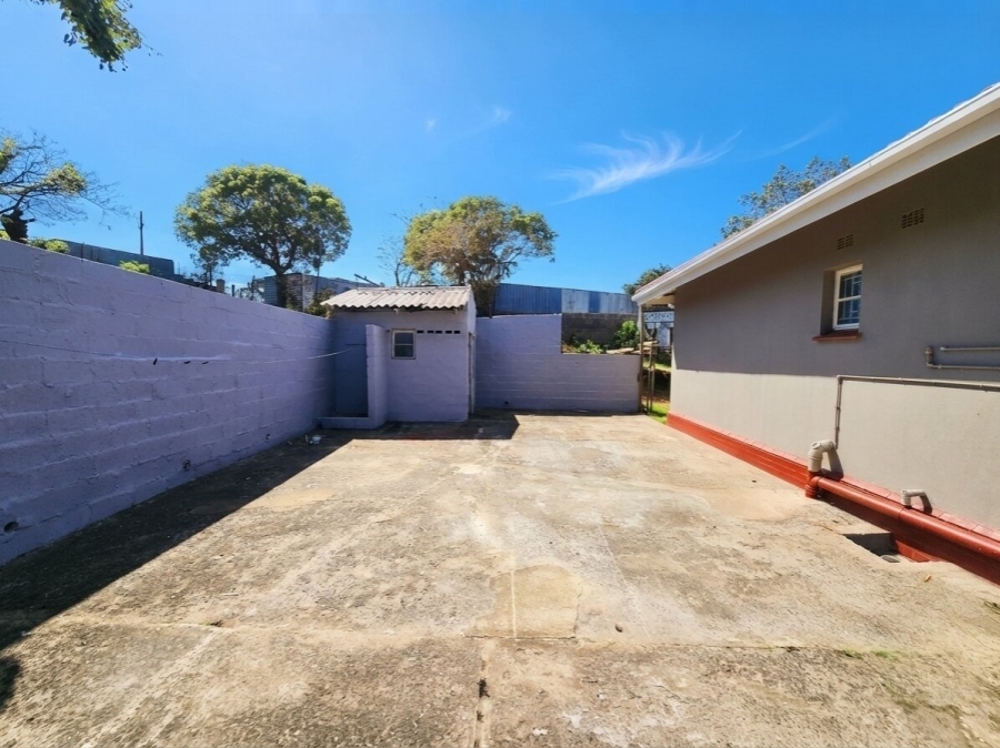To Let  Bedroom Property for Rent in Parkside KwaZulu-Natal