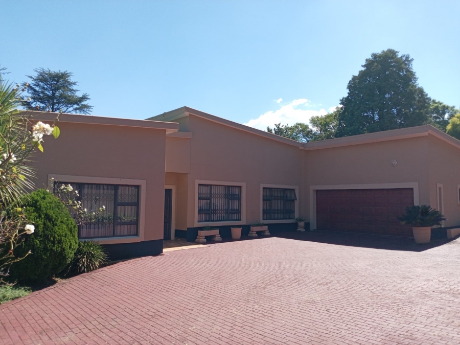 5 Bedroom Property for Sale in Signal Hill KwaZulu-Natal