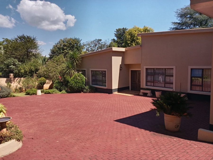 5 Bedroom Property for Sale in Signal Hill KwaZulu-Natal