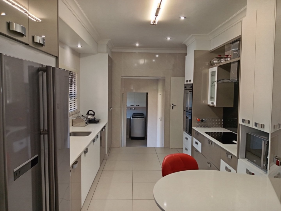 5 Bedroom Property for Sale in Signal Hill KwaZulu-Natal