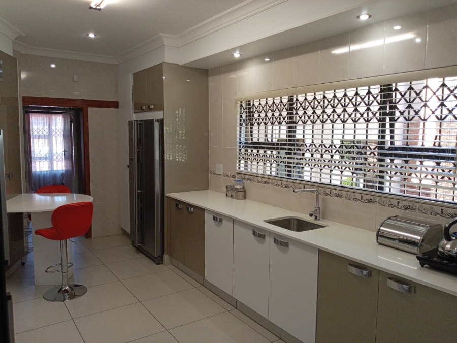 5 Bedroom Property for Sale in Signal Hill KwaZulu-Natal