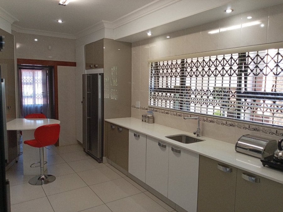 5 Bedroom Property for Sale in Signal Hill KwaZulu-Natal