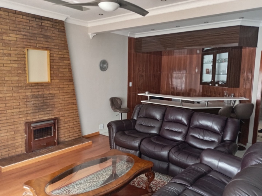 5 Bedroom Property for Sale in Signal Hill KwaZulu-Natal