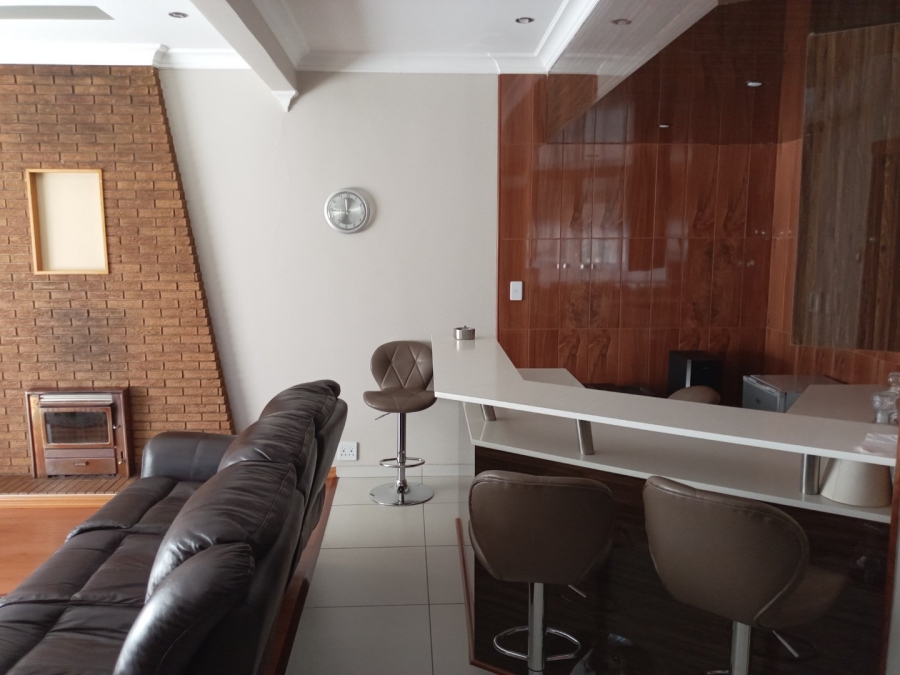 5 Bedroom Property for Sale in Signal Hill KwaZulu-Natal