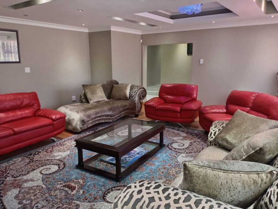 5 Bedroom Property for Sale in Signal Hill KwaZulu-Natal