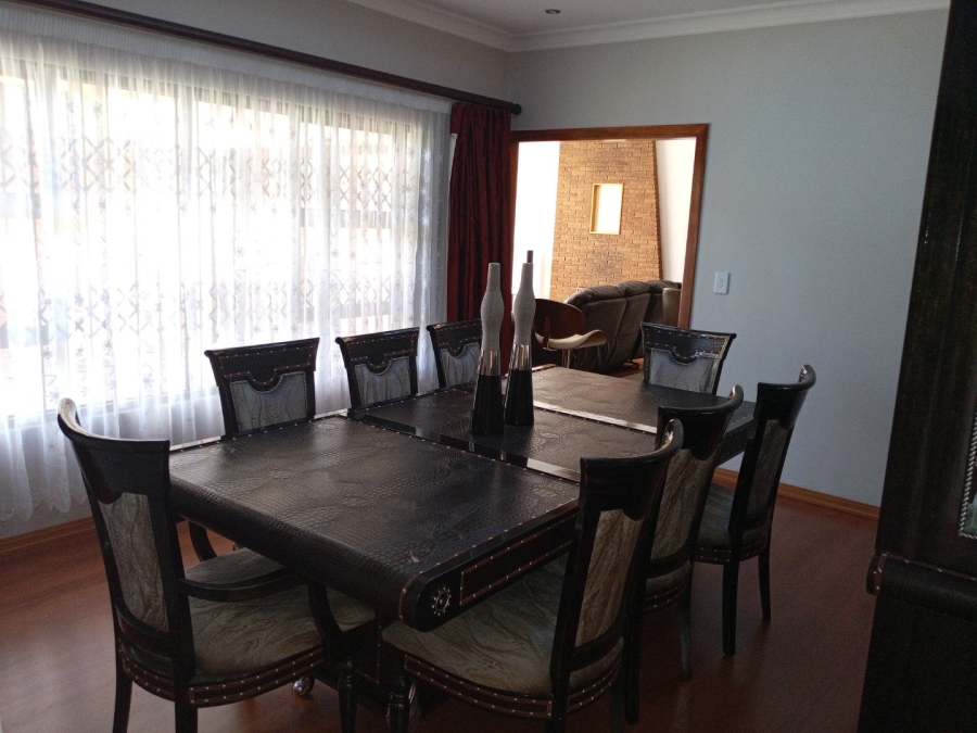 5 Bedroom Property for Sale in Signal Hill KwaZulu-Natal