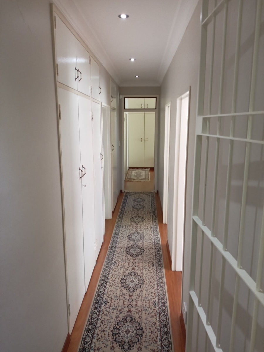 5 Bedroom Property for Sale in Signal Hill KwaZulu-Natal
