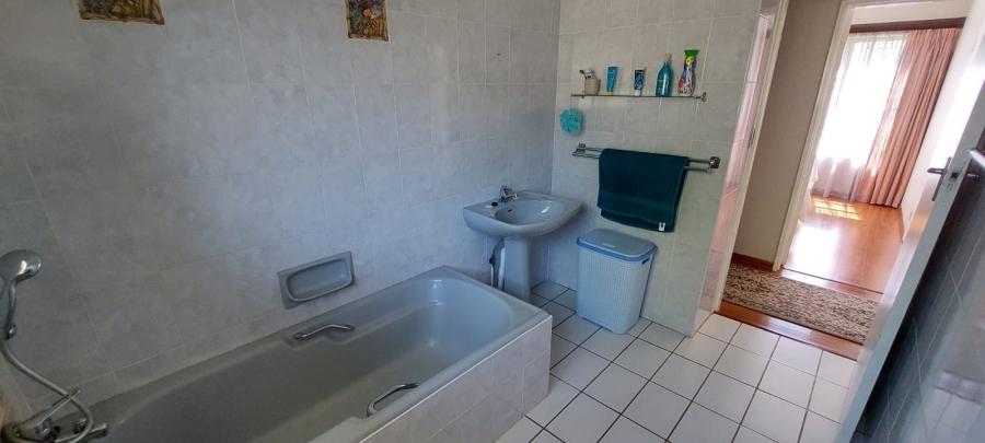 5 Bedroom Property for Sale in Signal Hill KwaZulu-Natal