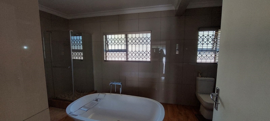 5 Bedroom Property for Sale in Signal Hill KwaZulu-Natal