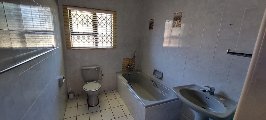 5 Bedroom Property for Sale in Signal Hill KwaZulu-Natal