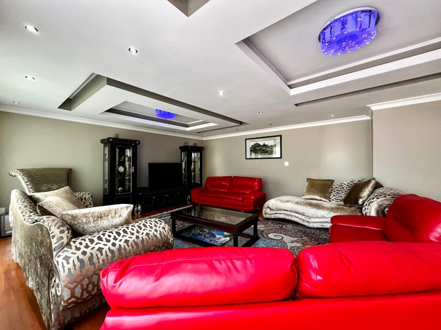 5 Bedroom Property for Sale in Signal Hill KwaZulu-Natal