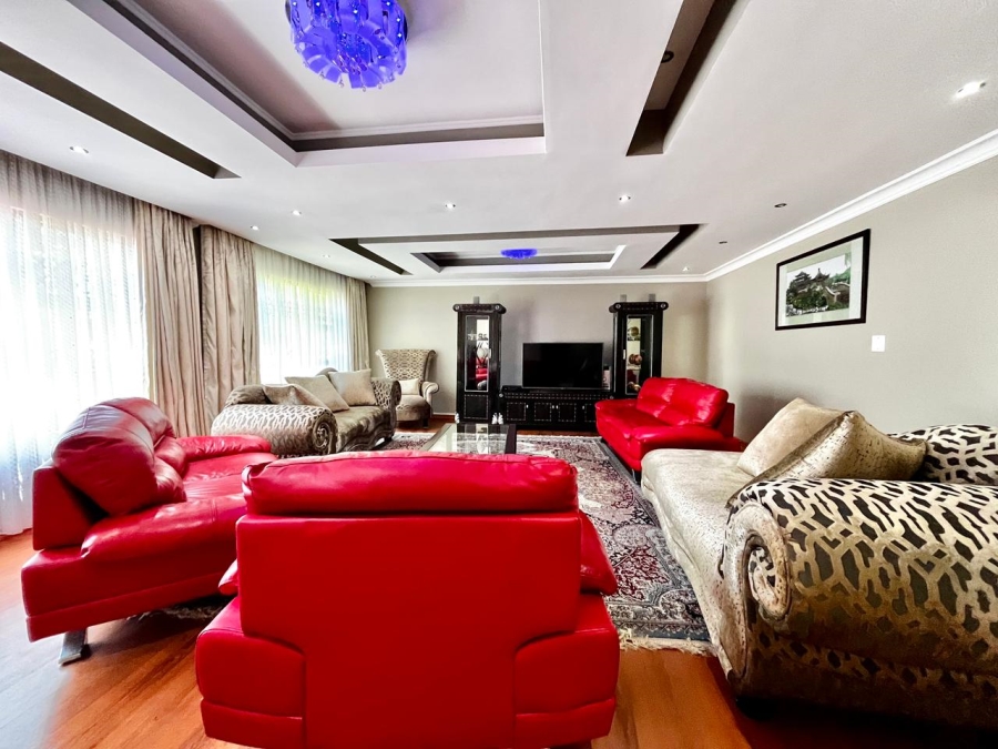 5 Bedroom Property for Sale in Signal Hill KwaZulu-Natal