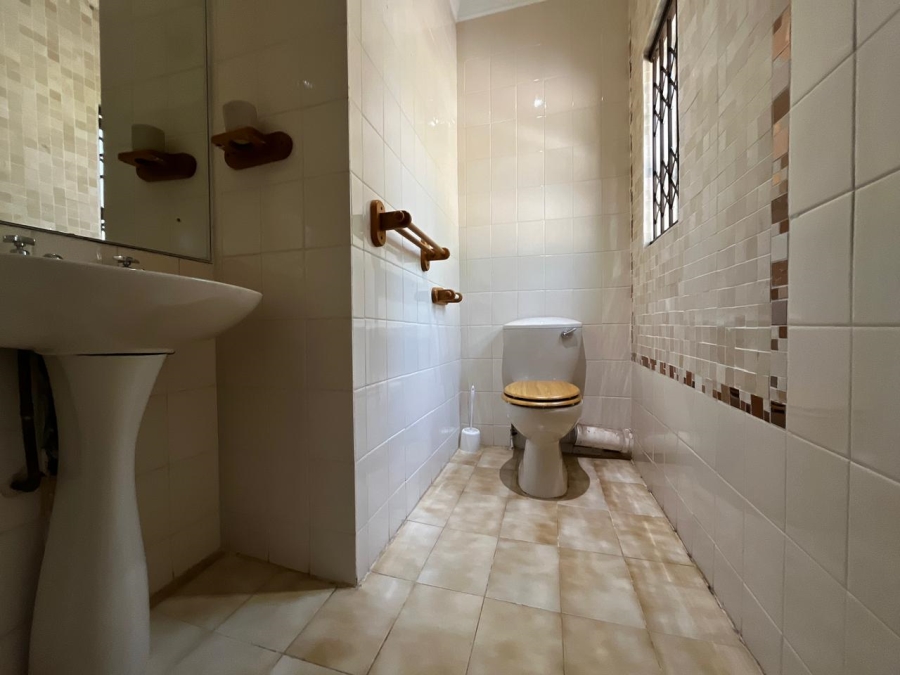 5 Bedroom Property for Sale in Signal Hill KwaZulu-Natal
