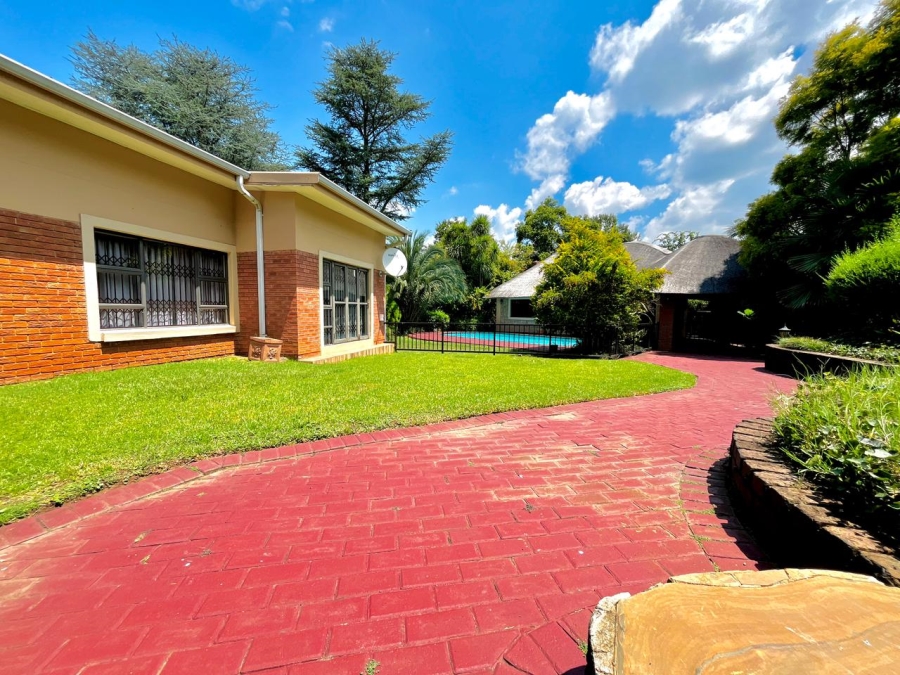 5 Bedroom Property for Sale in Signal Hill KwaZulu-Natal
