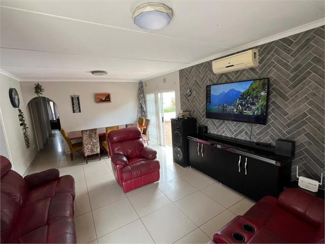 4 Bedroom Property for Sale in Isipingo Hills KwaZulu-Natal