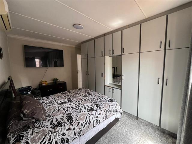 4 Bedroom Property for Sale in Isipingo Hills KwaZulu-Natal