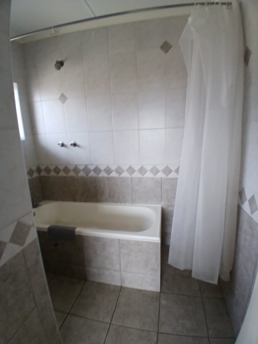 To Let 2 Bedroom Property for Rent in Windermere KwaZulu-Natal