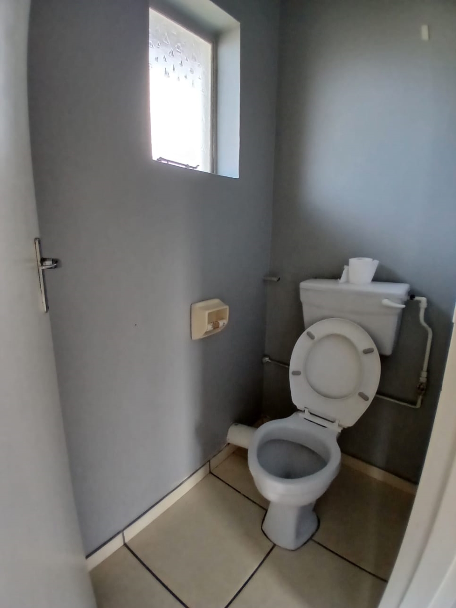 To Let 2 Bedroom Property for Rent in Windermere KwaZulu-Natal