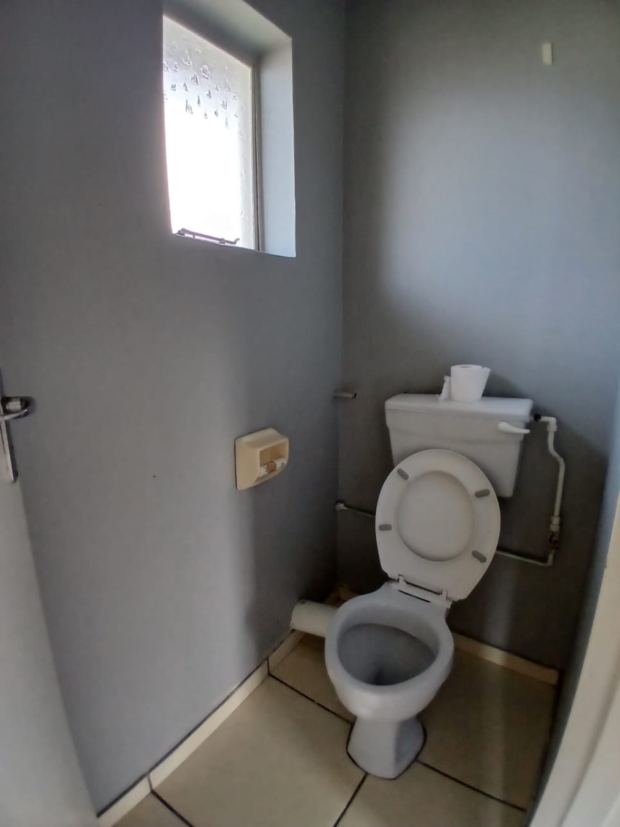 To Let 2 Bedroom Property for Rent in Windermere KwaZulu-Natal