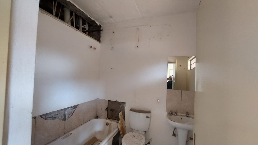 2 Bedroom Property for Sale in Madadeni D KwaZulu-Natal