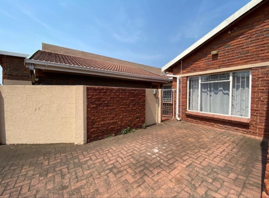 2 Bedroom Property for Sale in Huttenheights KwaZulu-Natal