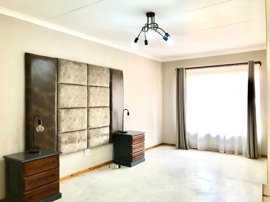 2 Bedroom Property for Sale in Huttenheights KwaZulu-Natal