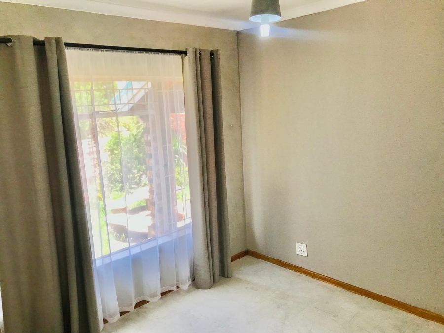2 Bedroom Property for Sale in Huttenheights KwaZulu-Natal