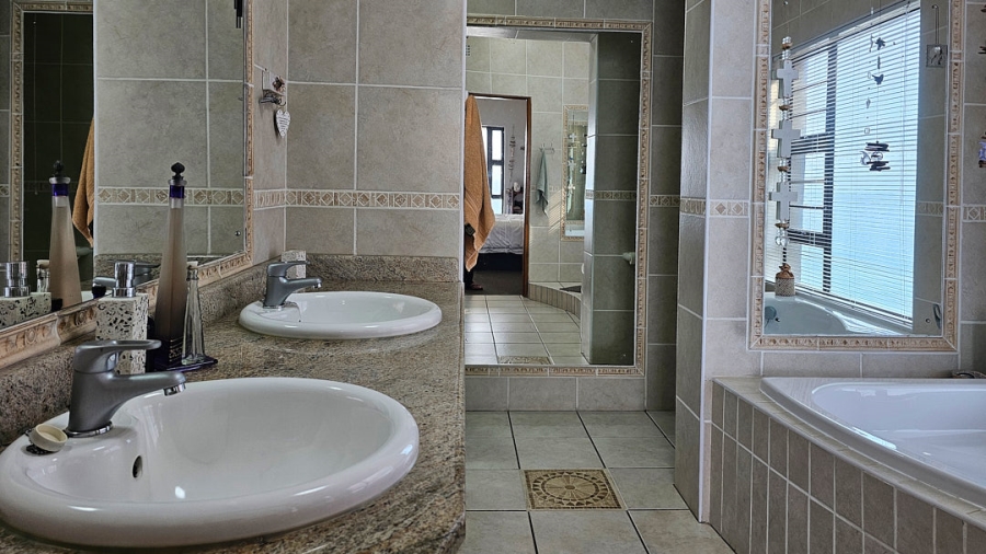 3 Bedroom Property for Sale in Lawrence Rocks KwaZulu-Natal