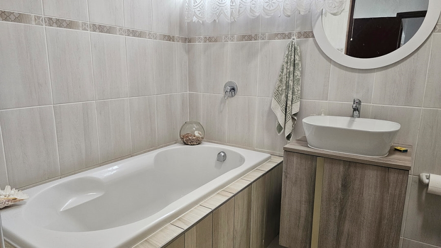 3 Bedroom Property for Sale in Lawrence Rocks KwaZulu-Natal