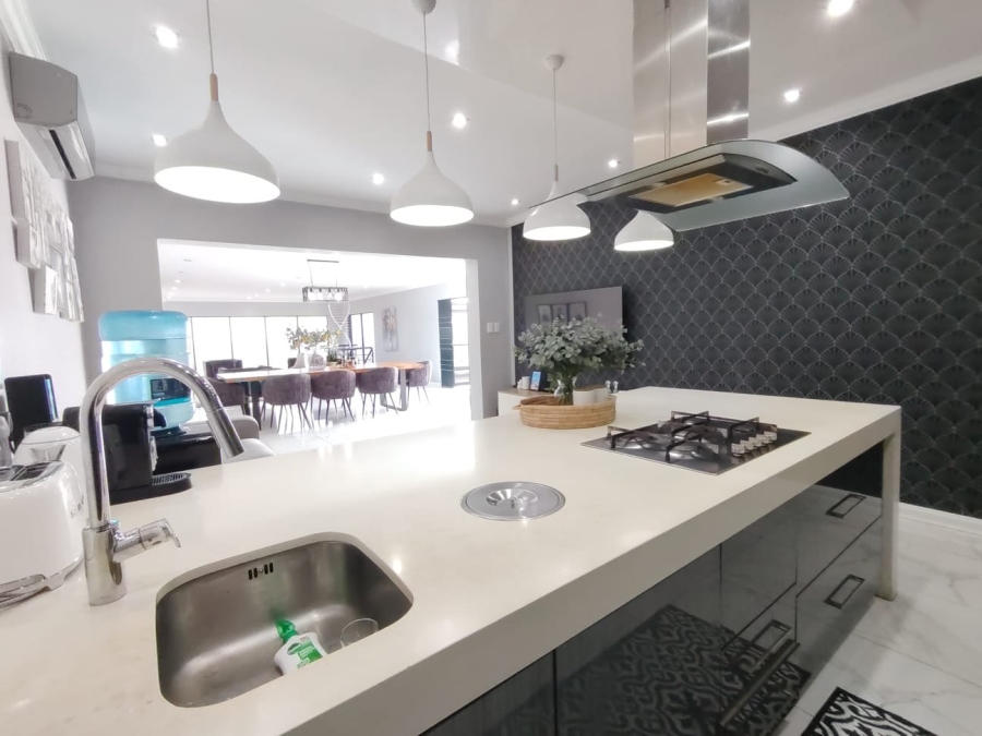 5 Bedroom Property for Sale in Ocean View KwaZulu-Natal