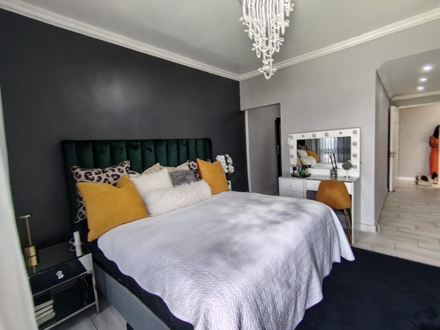 5 Bedroom Property for Sale in Ocean View KwaZulu-Natal