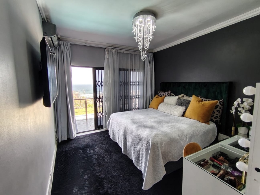 5 Bedroom Property for Sale in Ocean View KwaZulu-Natal