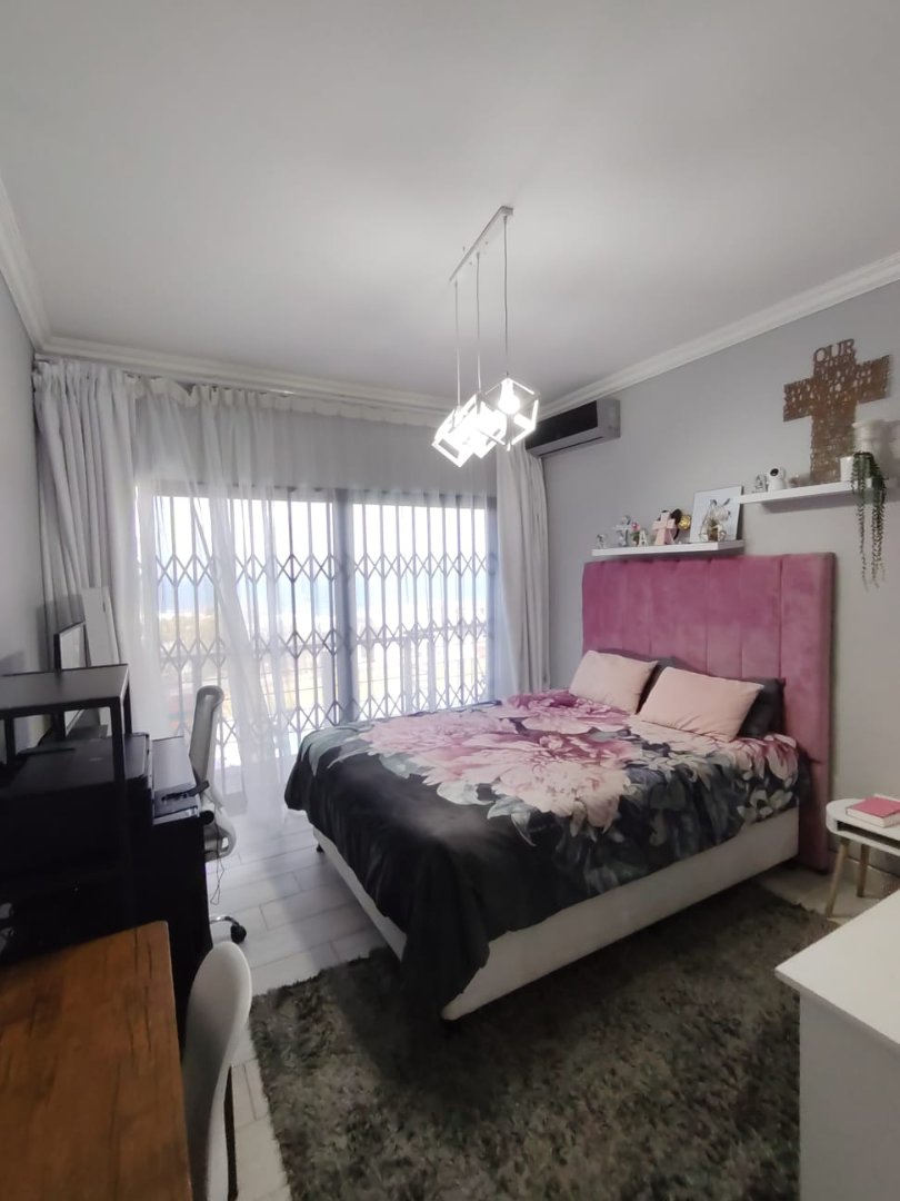 5 Bedroom Property for Sale in Ocean View KwaZulu-Natal