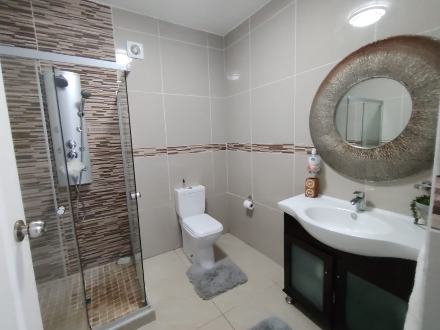 5 Bedroom Property for Sale in Ocean View KwaZulu-Natal