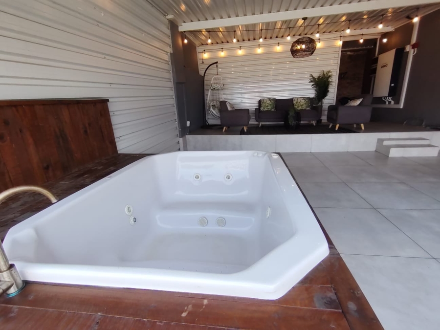 5 Bedroom Property for Sale in Ocean View KwaZulu-Natal