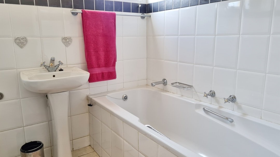 4 Bedroom Property for Sale in Lawrence Rocks KwaZulu-Natal