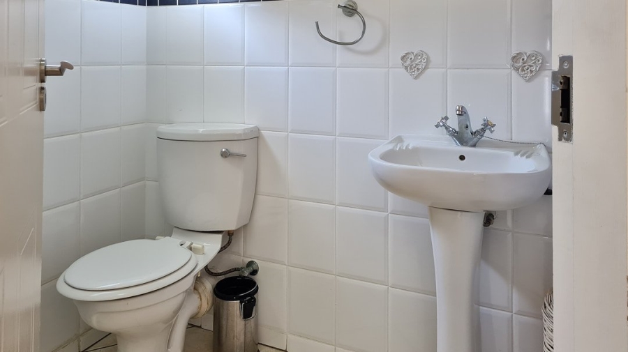 4 Bedroom Property for Sale in Lawrence Rocks KwaZulu-Natal