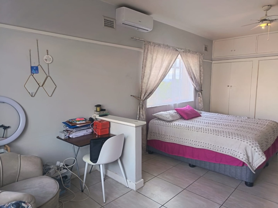 1 Bedroom Property for Sale in Westridge KwaZulu-Natal