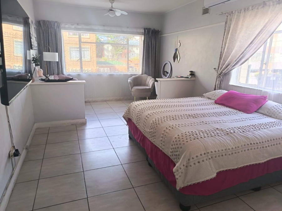 1 Bedroom Property for Sale in Westridge KwaZulu-Natal