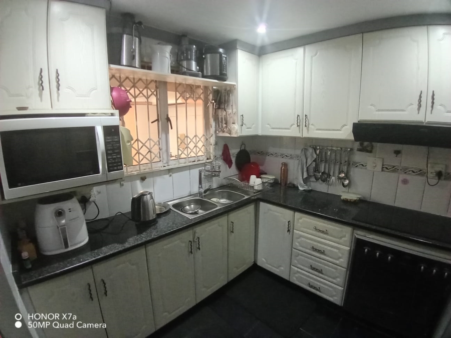 3 Bedroom Property for Sale in Sherwood KwaZulu-Natal