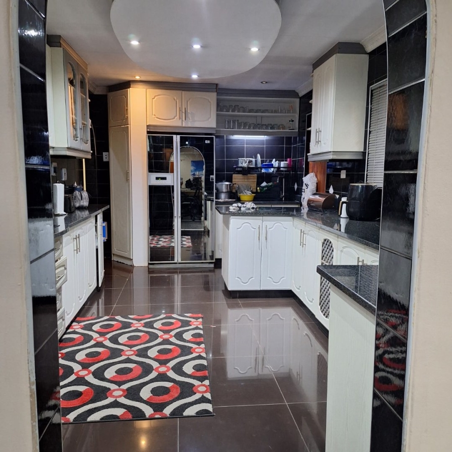 5 Bedroom Property for Sale in Copesville KwaZulu-Natal