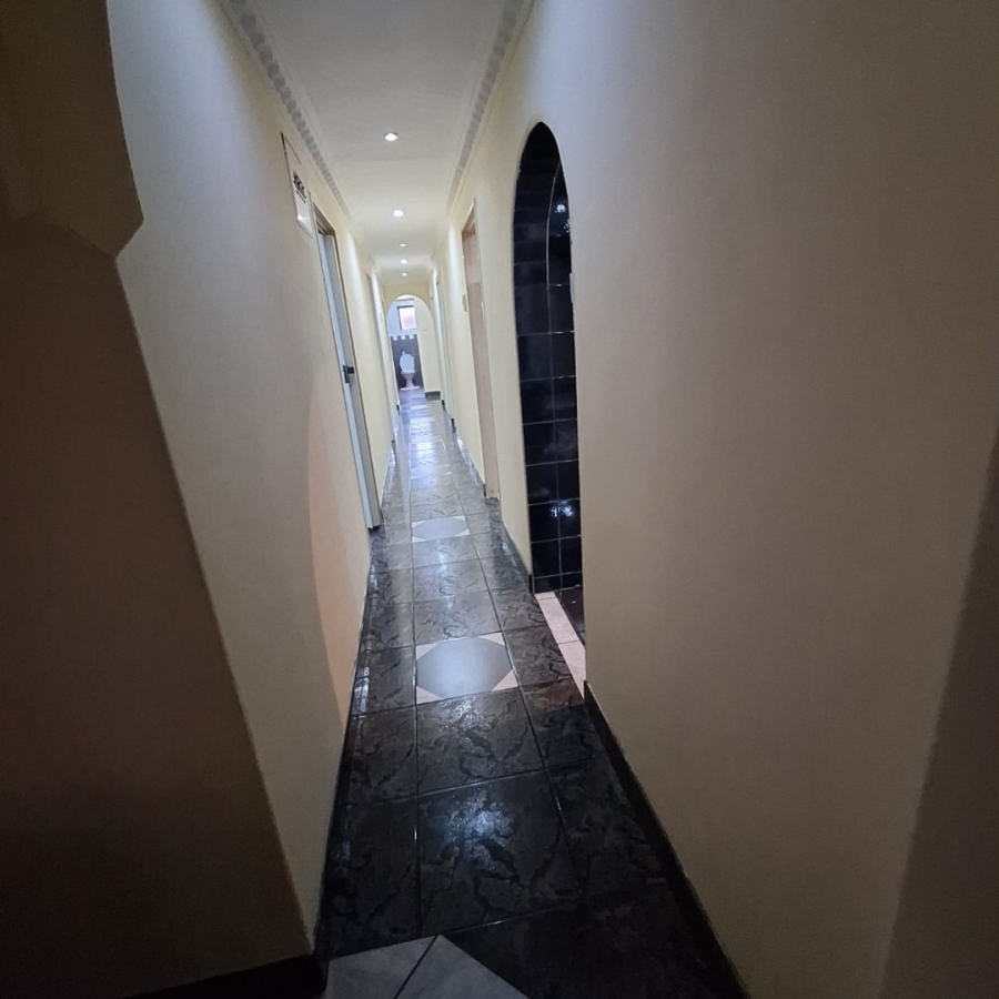 5 Bedroom Property for Sale in Copesville KwaZulu-Natal