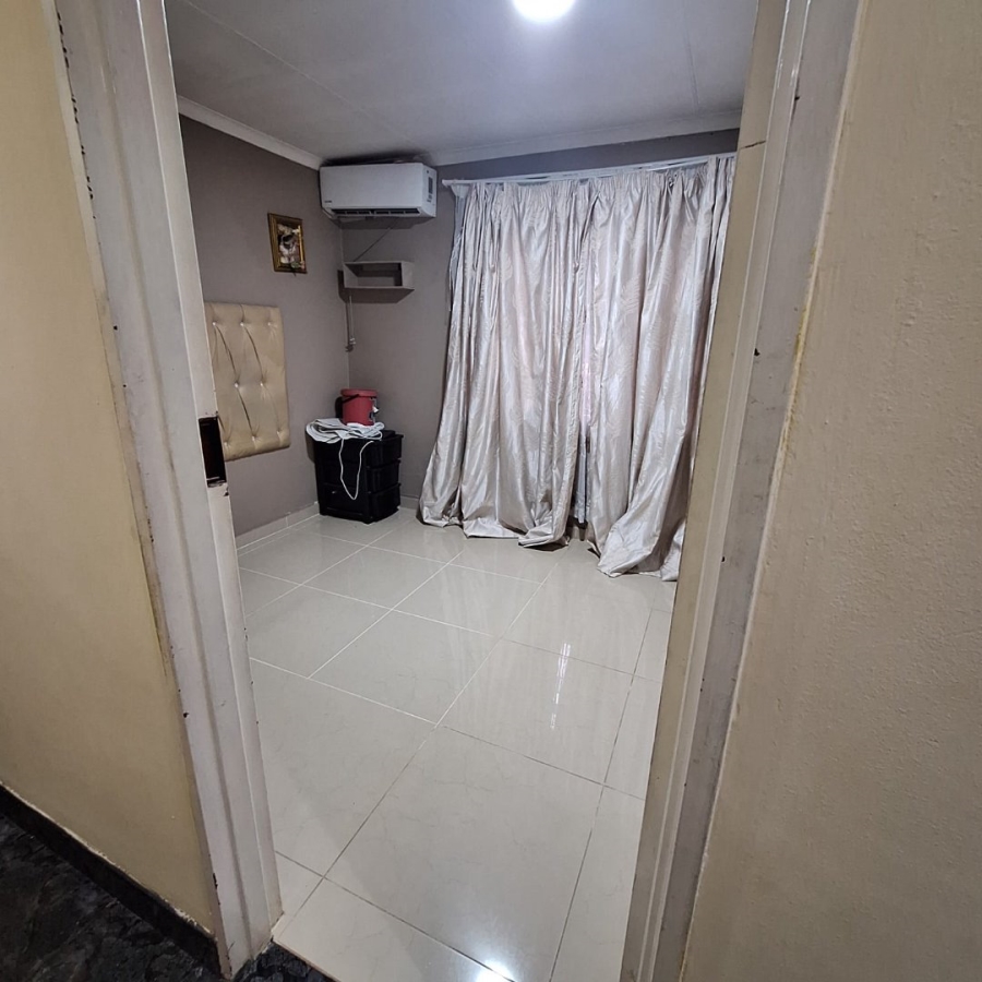 5 Bedroom Property for Sale in Copesville KwaZulu-Natal