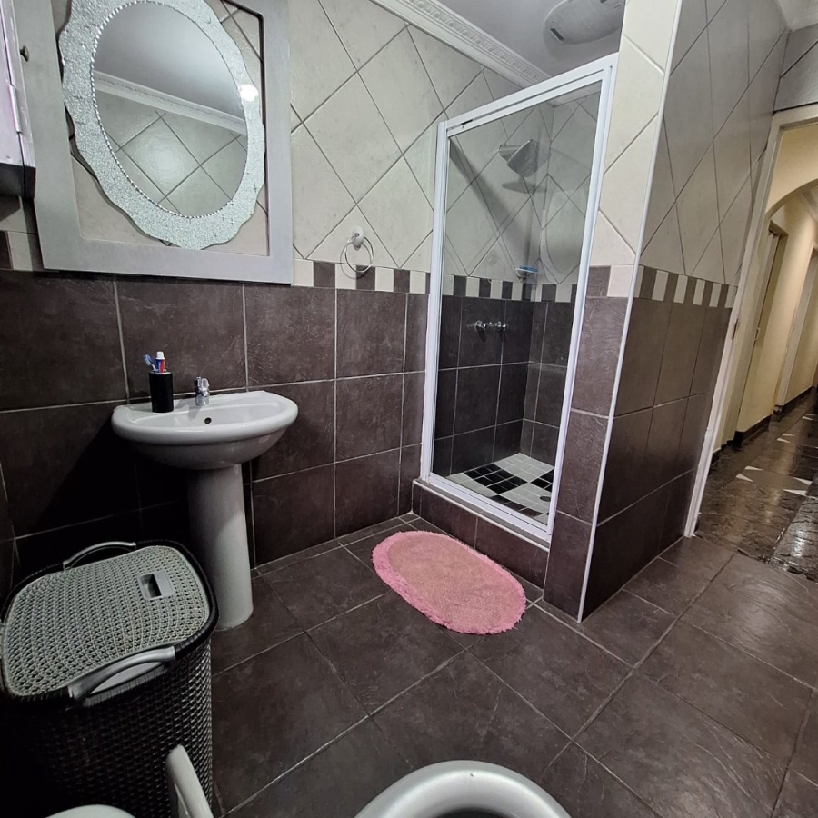 5 Bedroom Property for Sale in Copesville KwaZulu-Natal