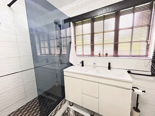 4 Bedroom Property for Sale in Meer En See KwaZulu-Natal