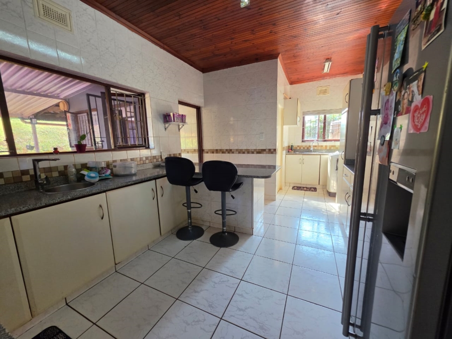 5 Bedroom Property for Sale in Umtentweni KwaZulu-Natal