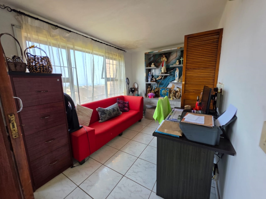 5 Bedroom Property for Sale in Umtentweni KwaZulu-Natal